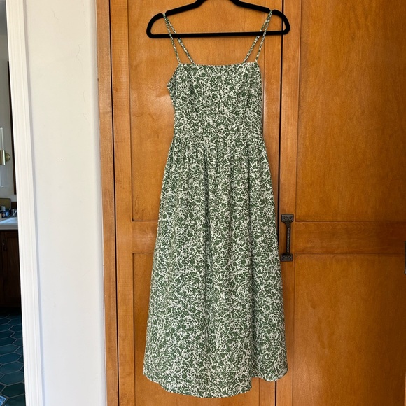 Goodthreads Dresses & Skirts - Green and white smock back midi dress with pockets & spaghetti strap size xsmall